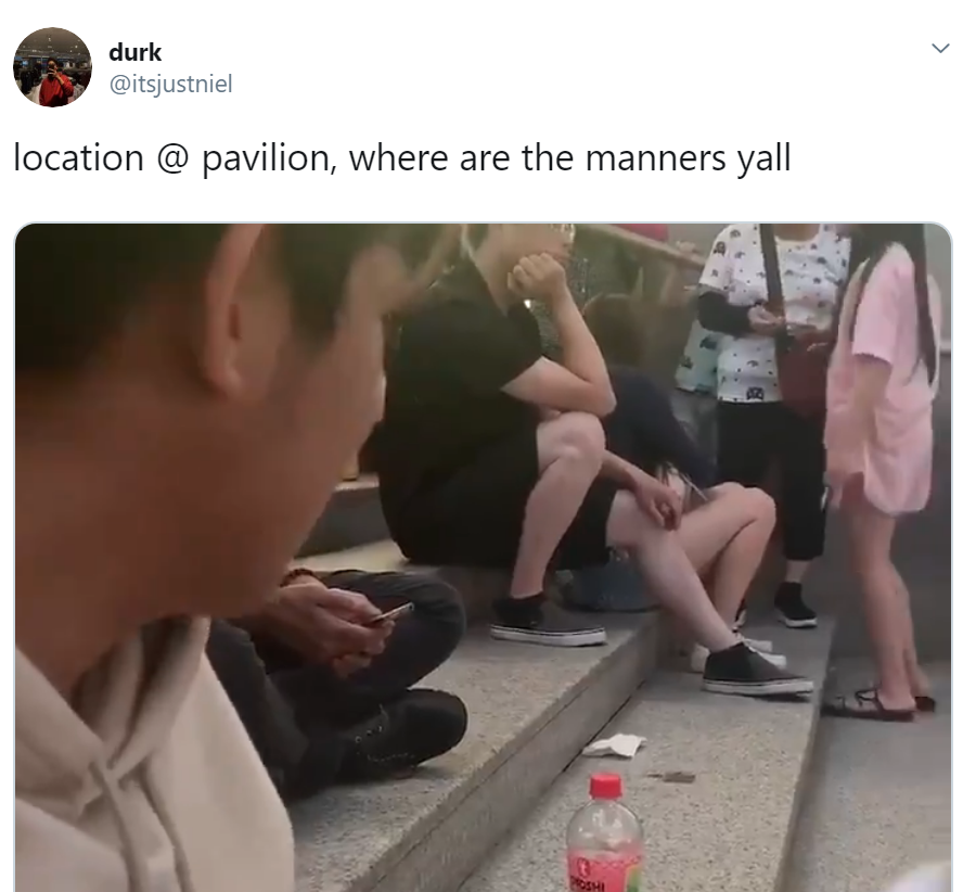 Tweet about the litter problem in Pavilion