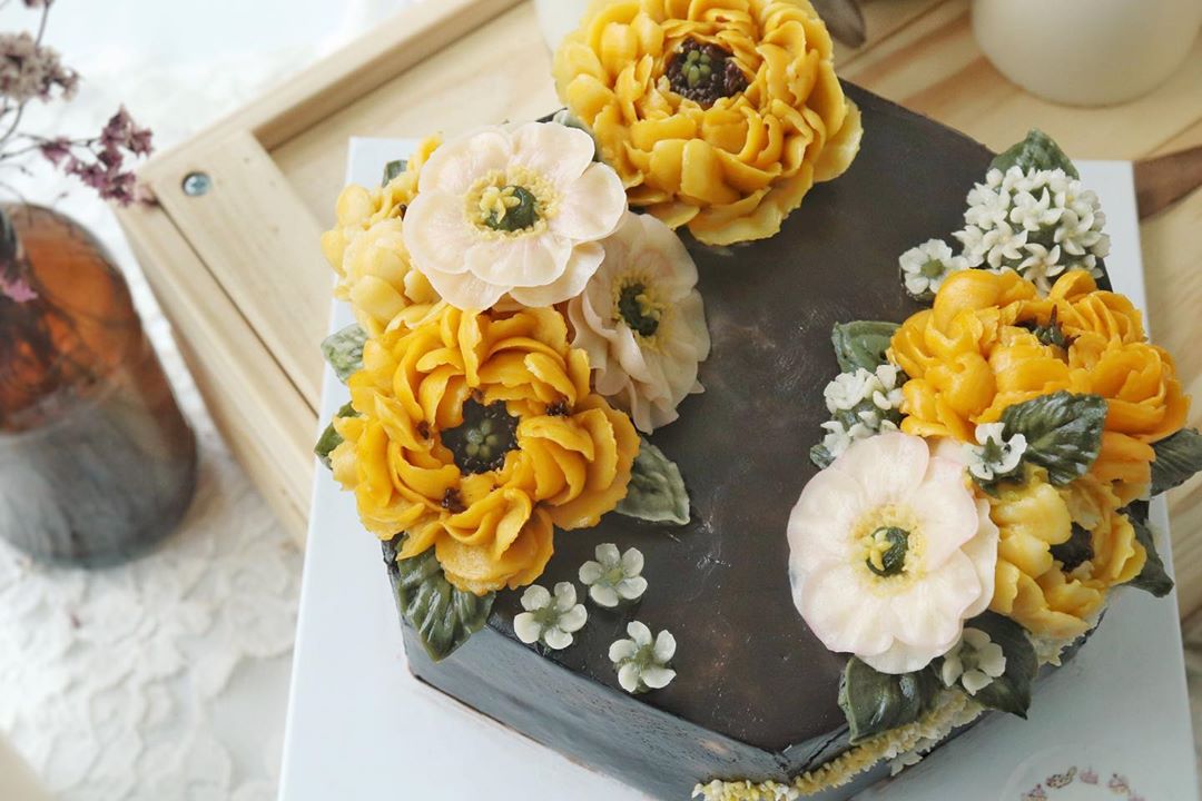 yellow floral cake