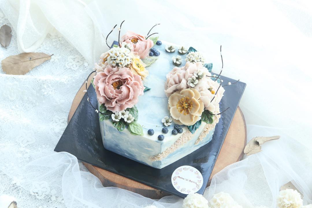 blue floral cake