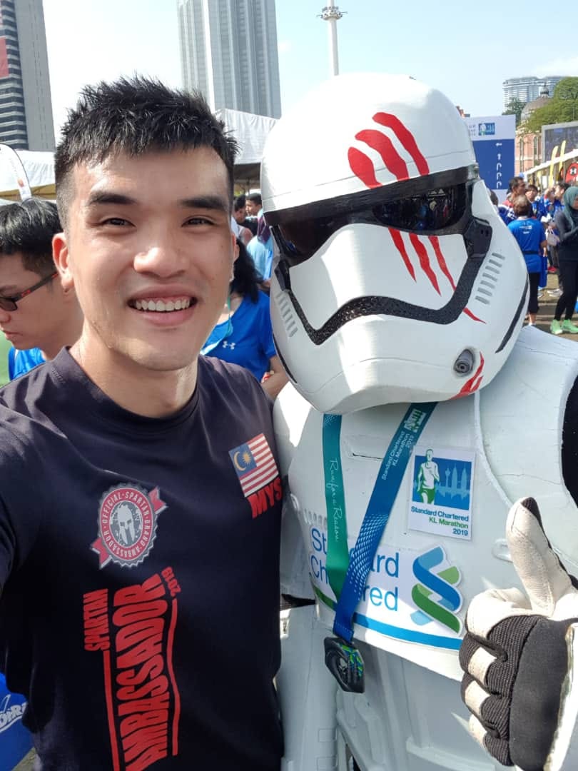 marathon runner selfie with stormtrooper