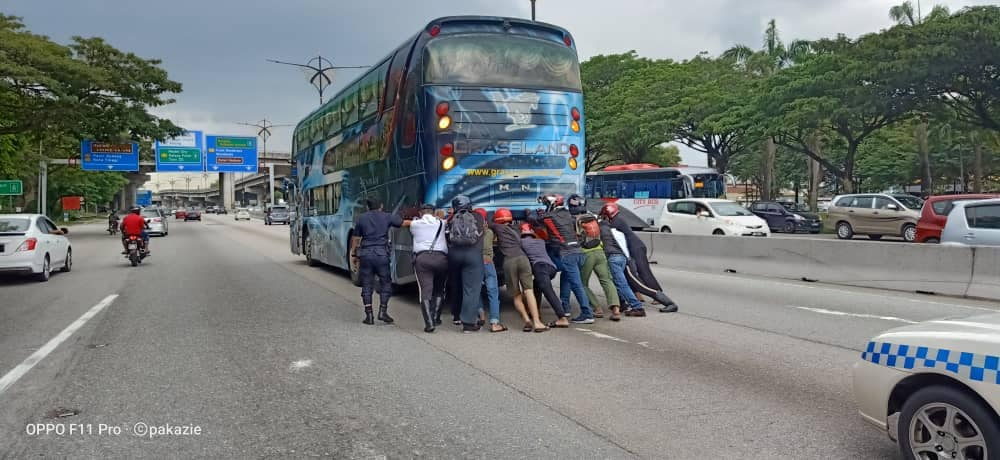 Johor Police Bus Diverts Traffic