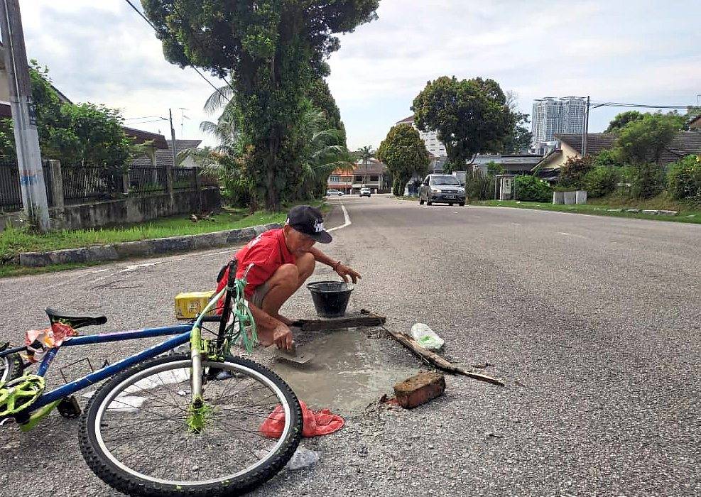 Panjang patches potholes in Johor
