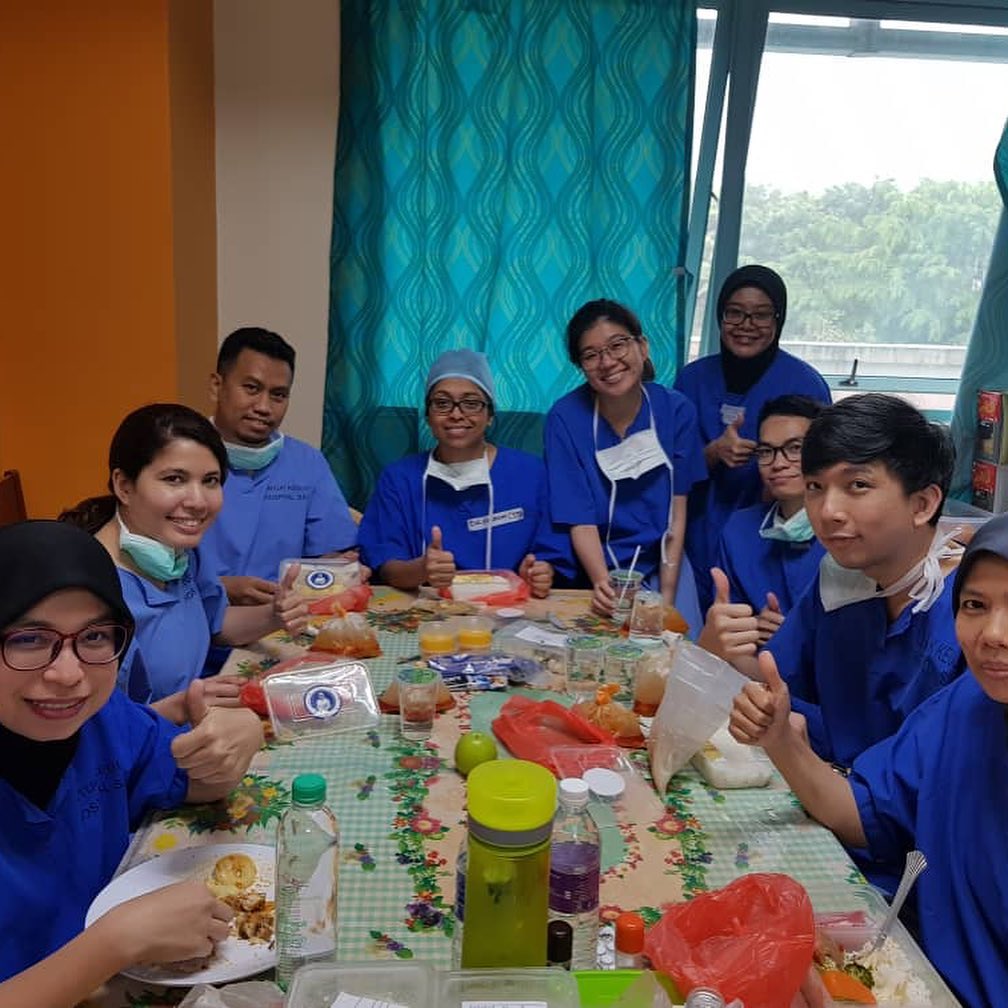 Hospital staff gets free food from Queen