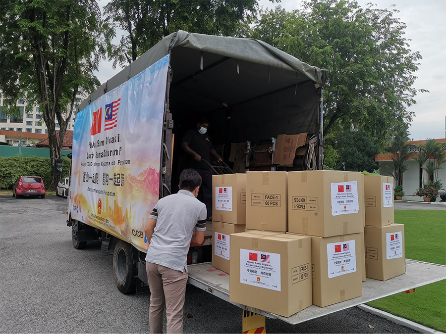China Embassy in Malaysia sends lorry of face masks
