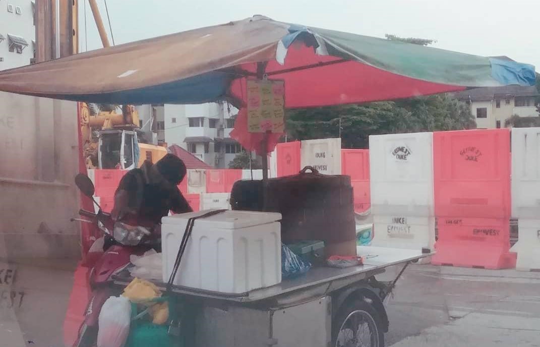 Uncle sells pau by roadside
