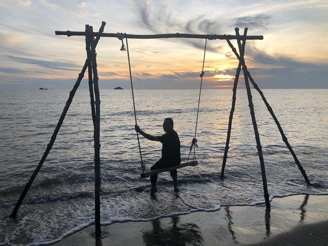 Jeram Kuala Selangor - swing at Pantai Remis beach 