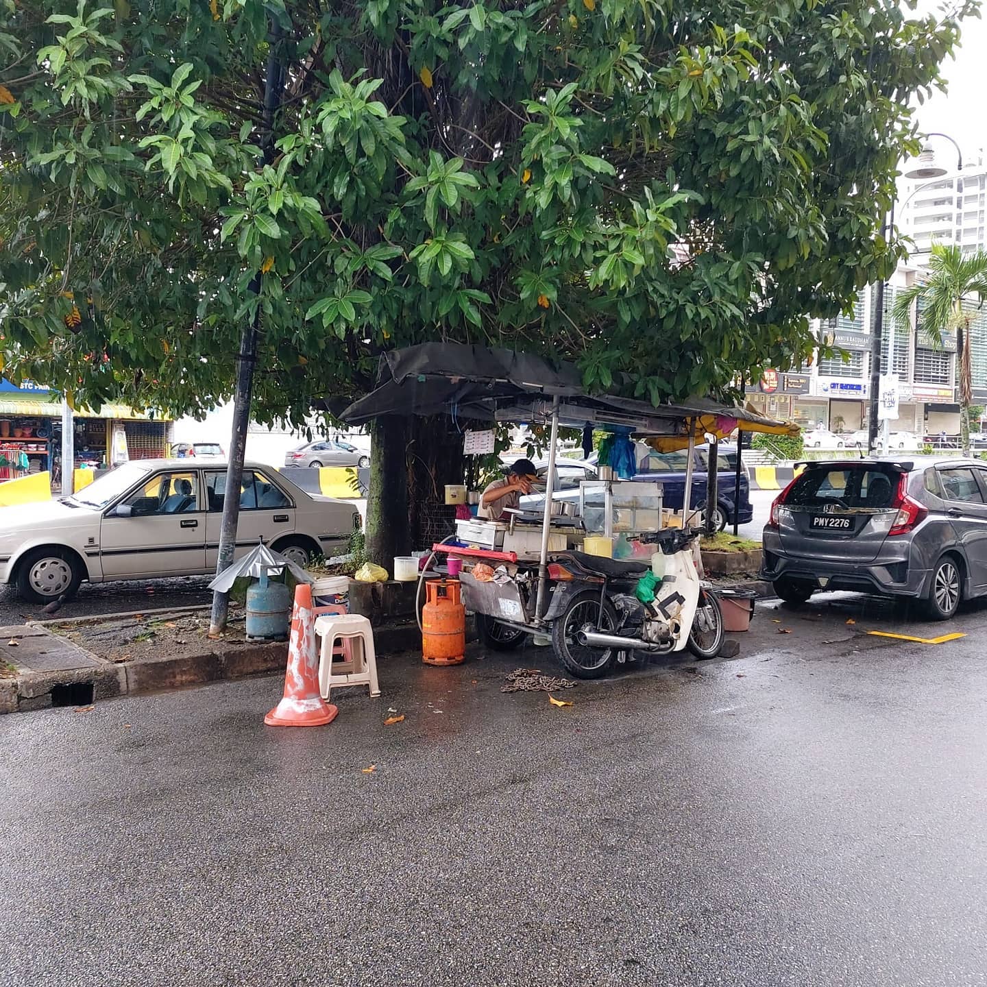 Generous uncle selling apam balik in Penang