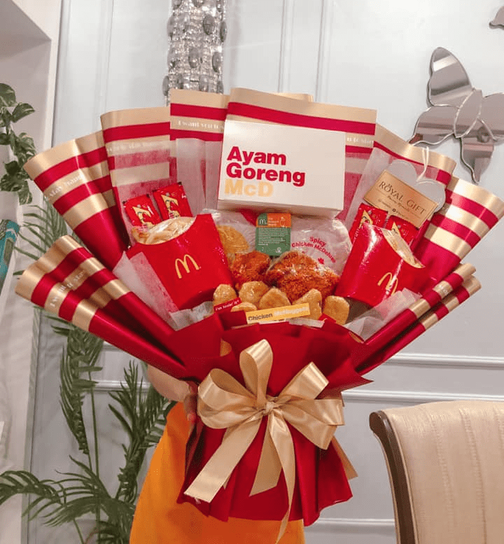 Bouquet of banknotes - McDonald's bouquet