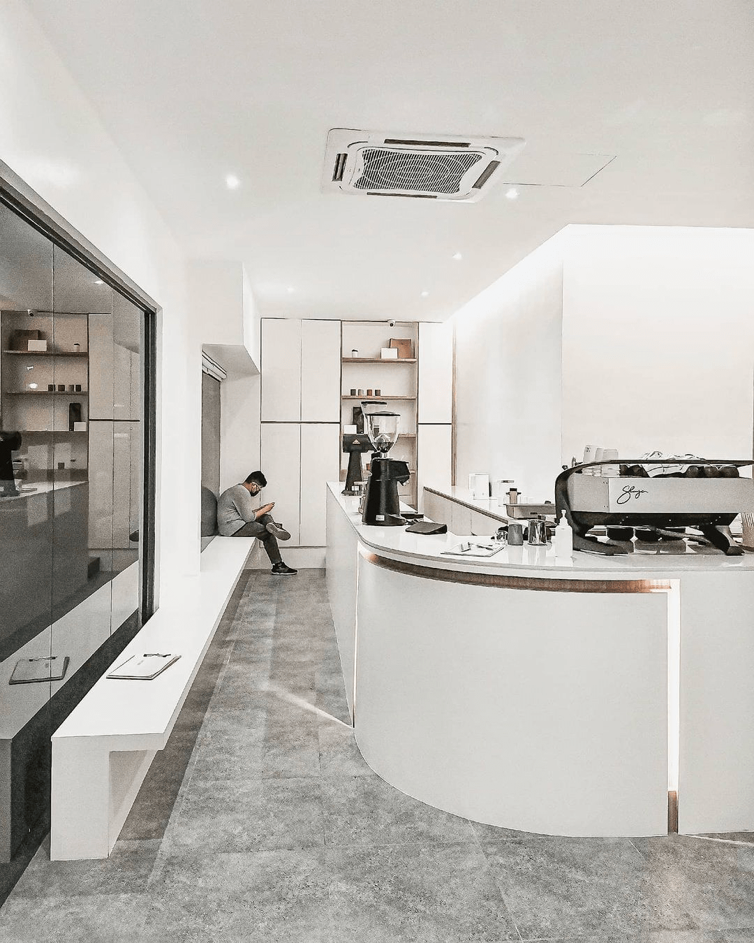 Minimalist Cafes Cheras - Core interior