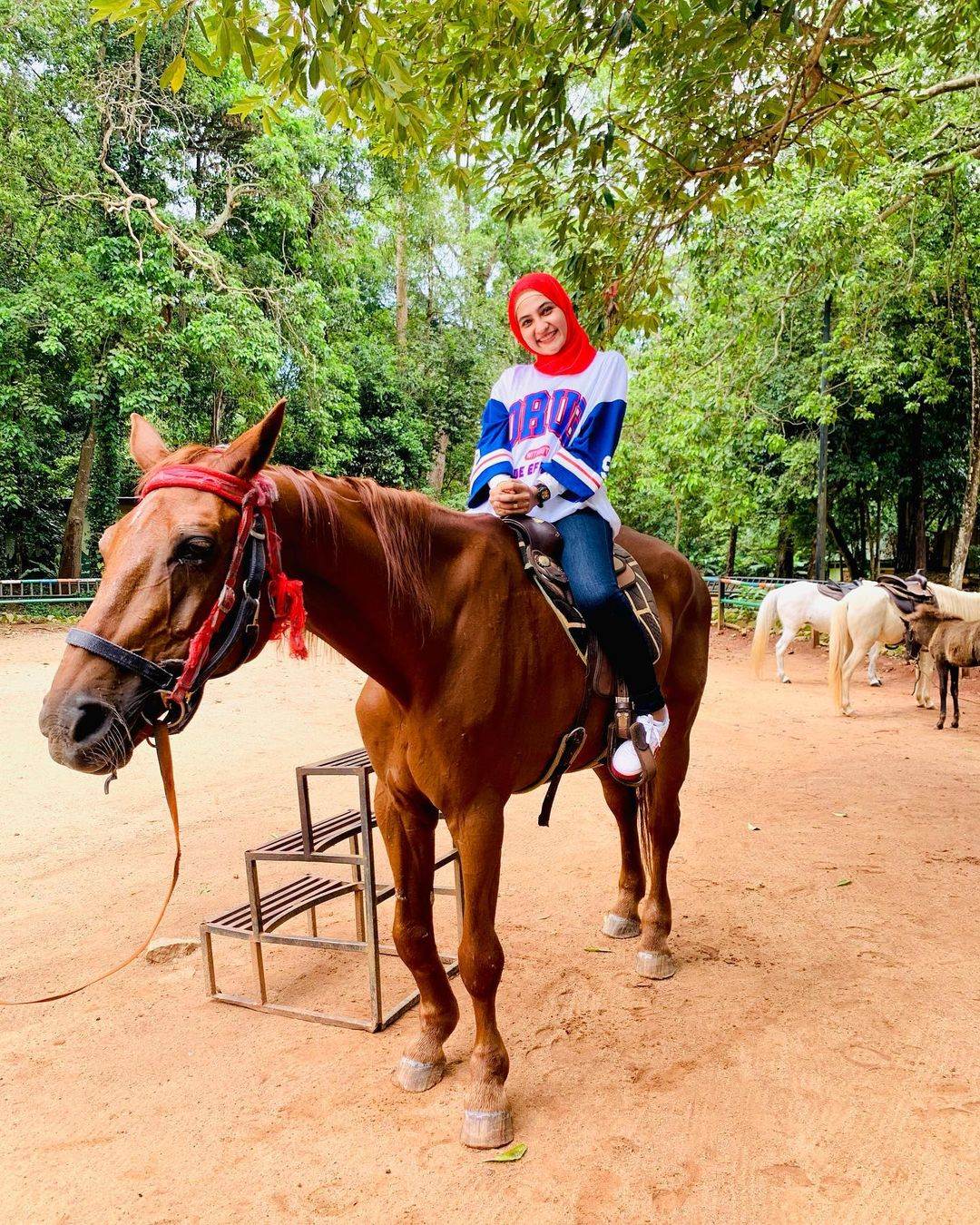Zoo Melaka Dinosaur Encounter - horse riding