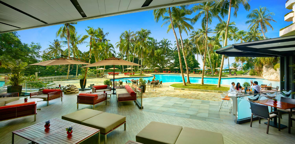 hotel equatorial penang poolside