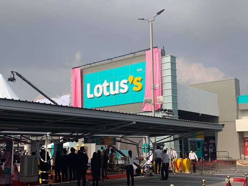 Tesco Malaysia rebrands to Lotuss Stores - Lotus's stores
