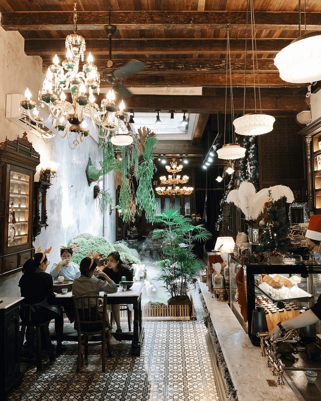 Bao Teck Tea House in Penang has an indoor moss garden - interior