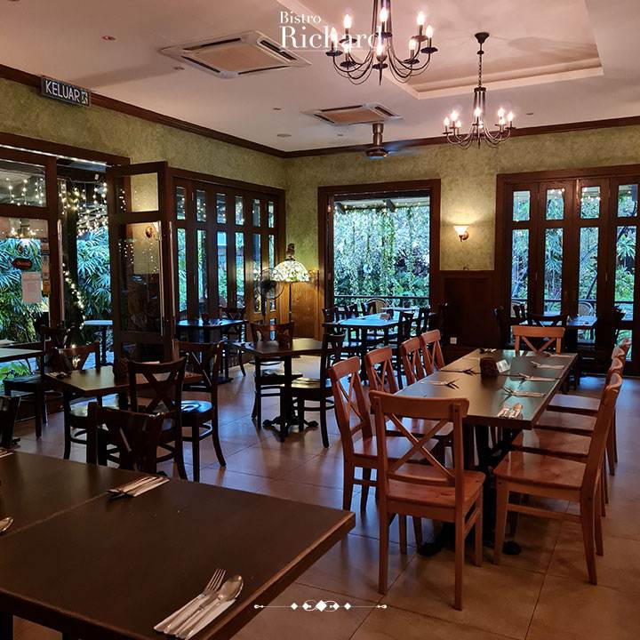 Romantic restaurants in KL - Bistro Richard interior