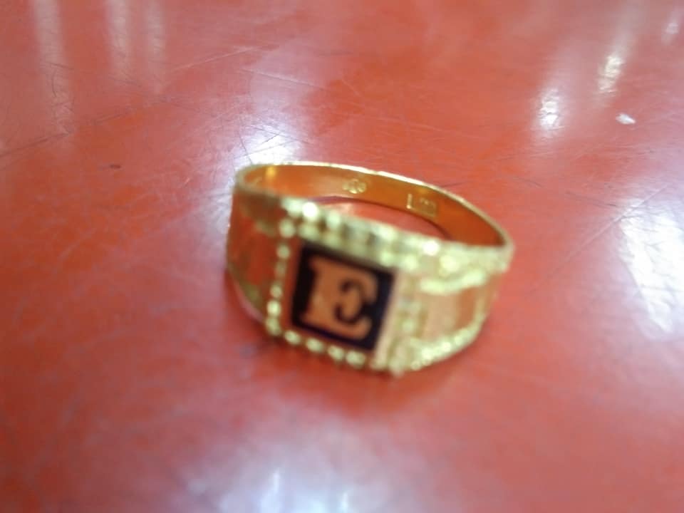 Restuarant staff returns gold ring to owner - ring