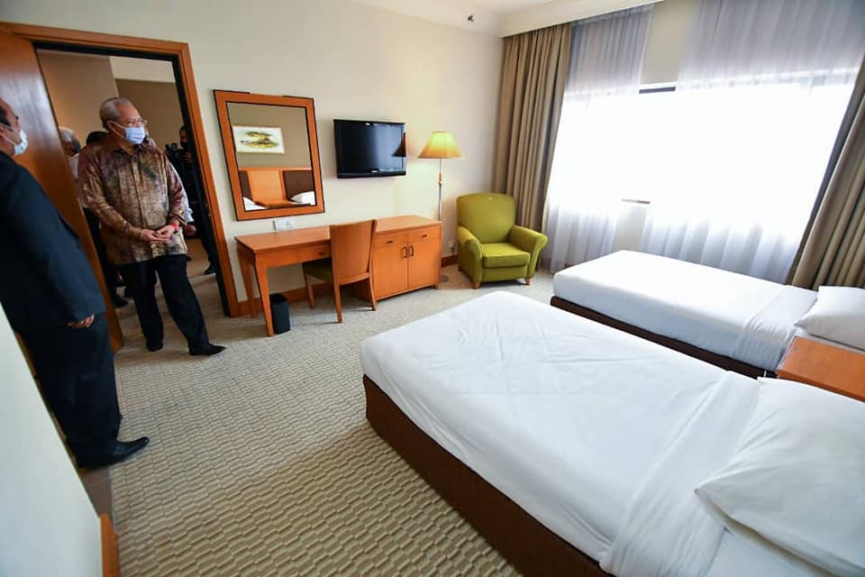 Grand Seasons Hotel Room