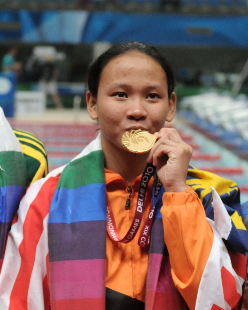 Pandelela Rinong winning gold medal