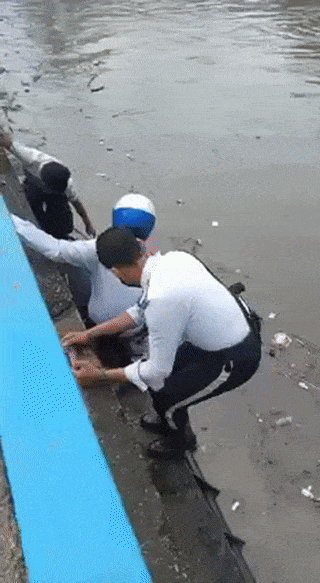 Police officers rescuing a family from Klang River