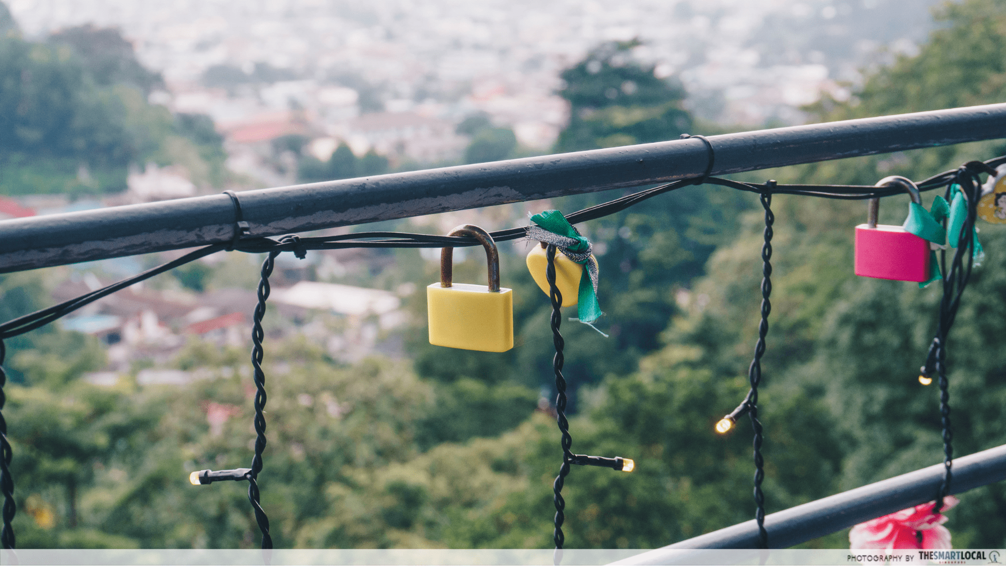 Little Salty Cafe - love locks