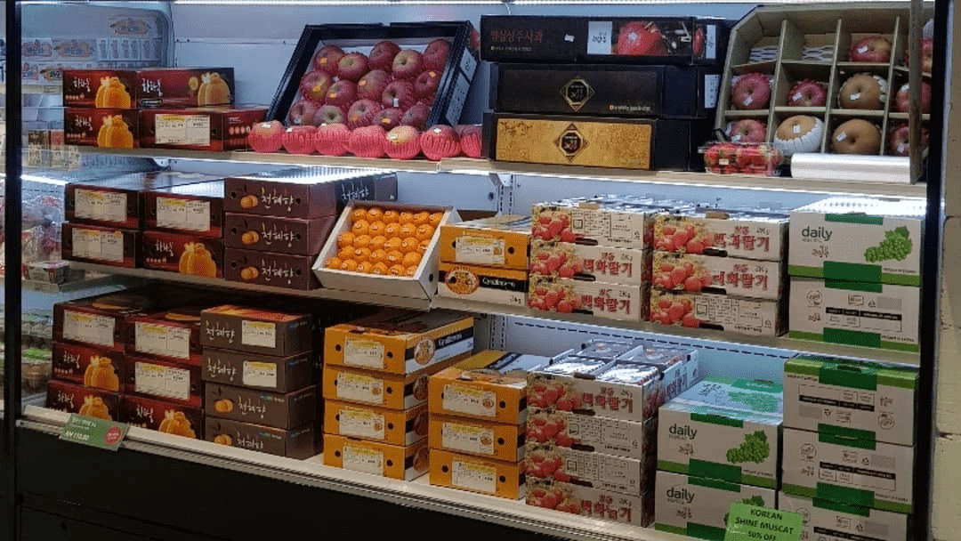 Korean grocery stores - fresh fruits