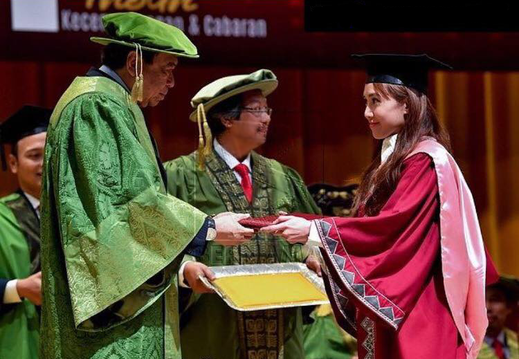 Leong Mun Yee graduating from university