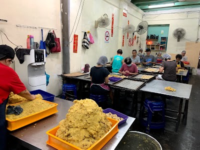 Traditional Bakeries In Penang - seng making