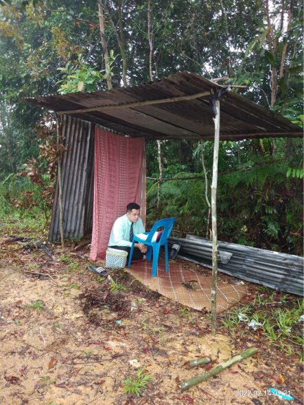 Teen hikes for hours - makeshift tent