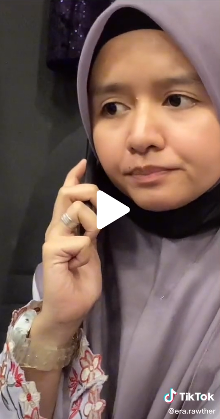 Malay woman sings in Tamil
