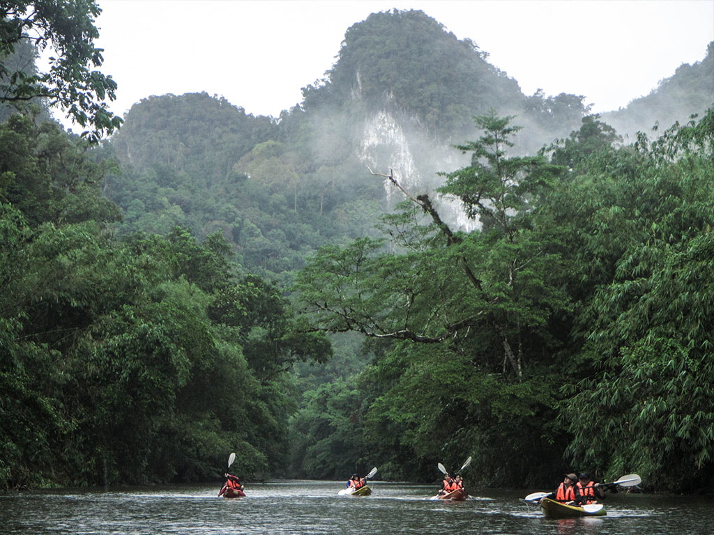 kayaking and canoeing in kuching