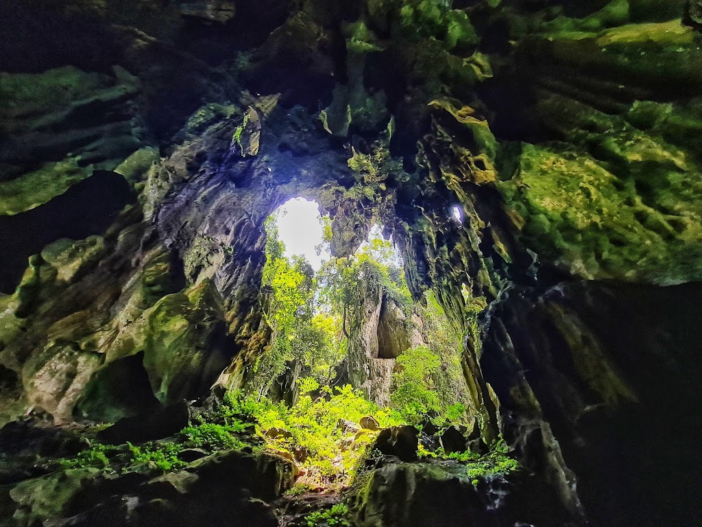 silabur cave in kuching