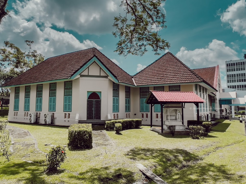 things to do in kuching - sarawak islamic heritage museum