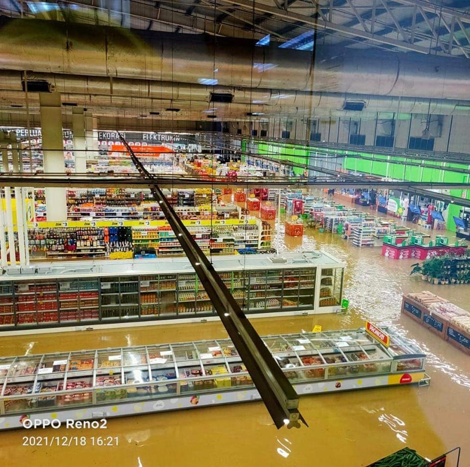 Flash floods in Malaysia at a supermarket