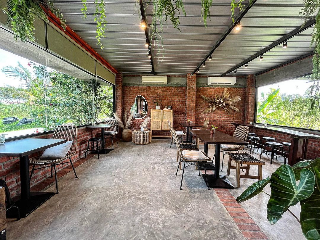 Kebun Cafe - space