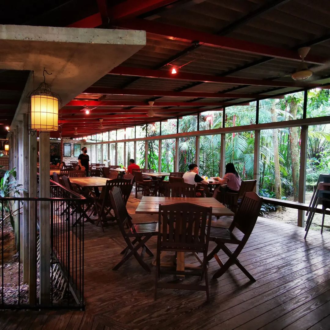 Mani Thai Cuisine - dining area