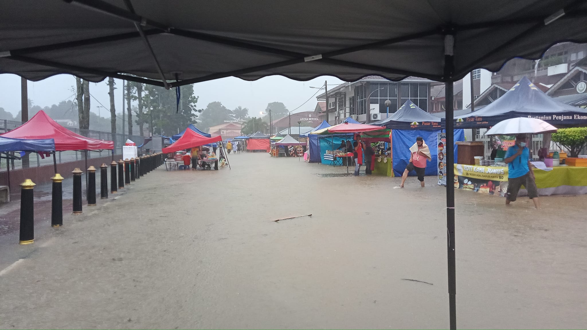 Flood at Ramadan Bazaar in Perak