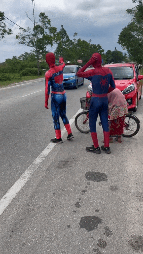 Spider Men Help Elderly Woman - video