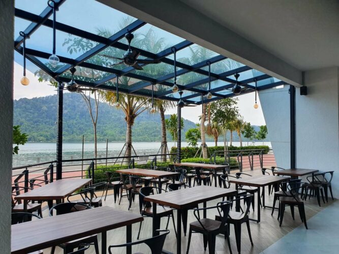 Queens Waterfront Is A New Commercial Hub With A View Of The Sea