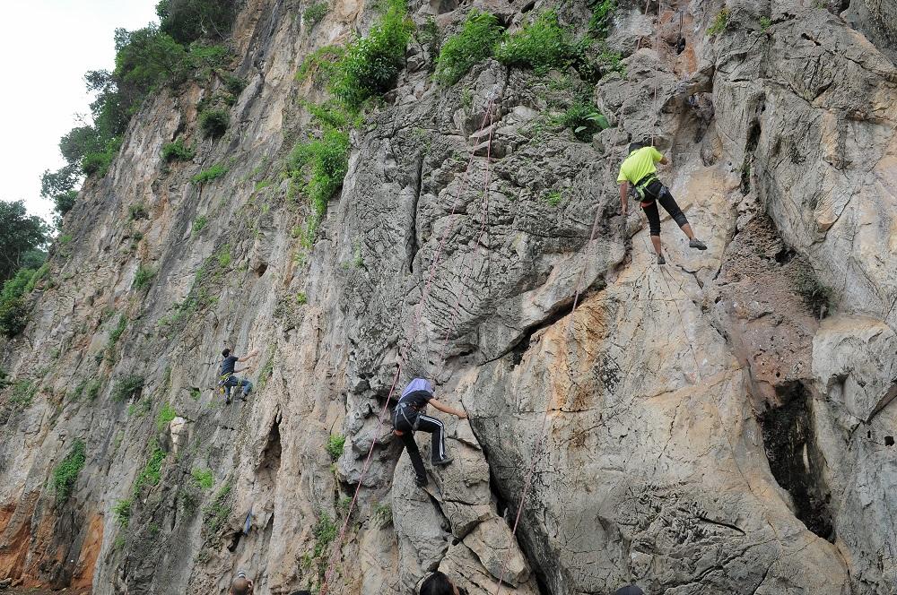Batu Caves facts - rock climbing