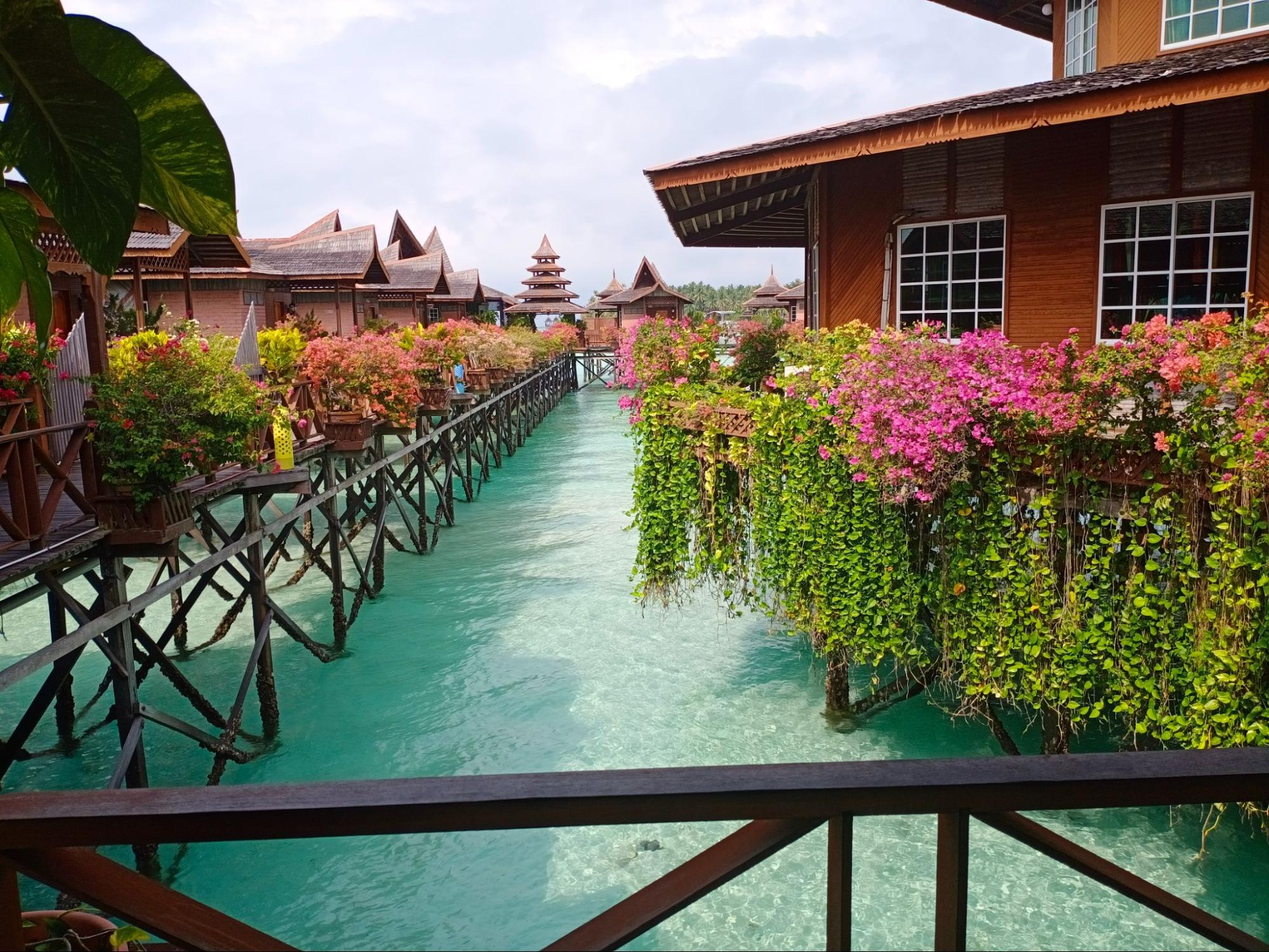 Floating resorts in Malaysia - Sipadan Water Village