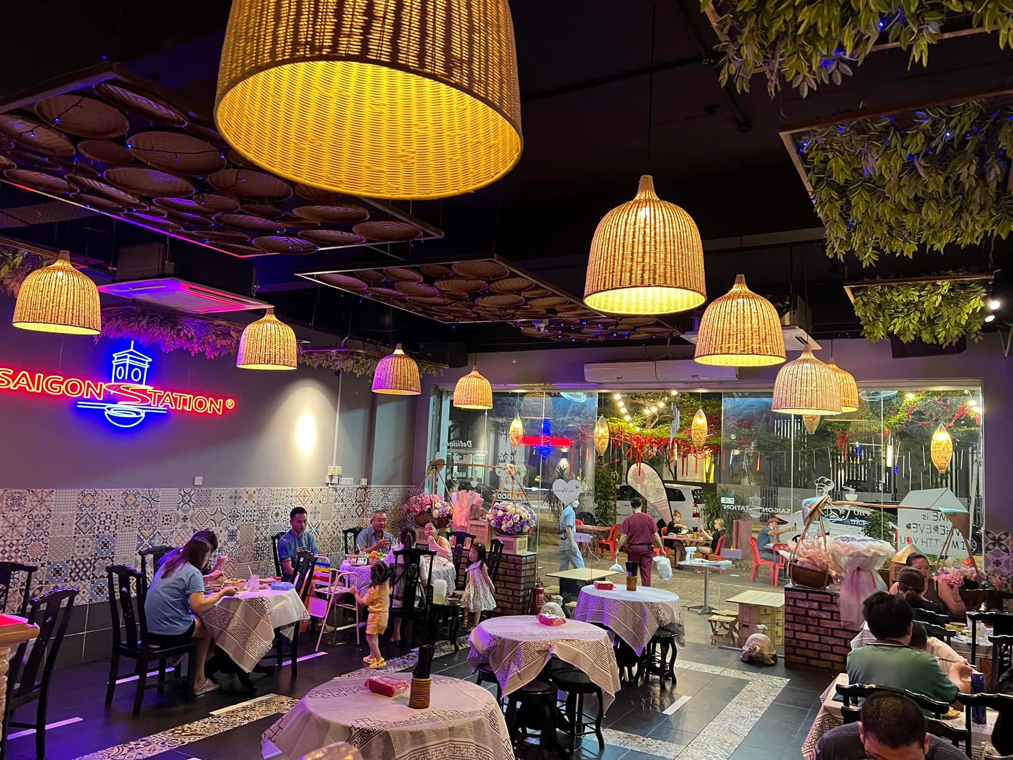 Supper places in KL - dining space