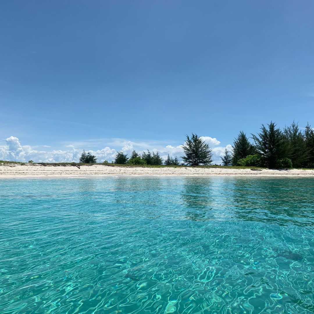Tiga Island beach