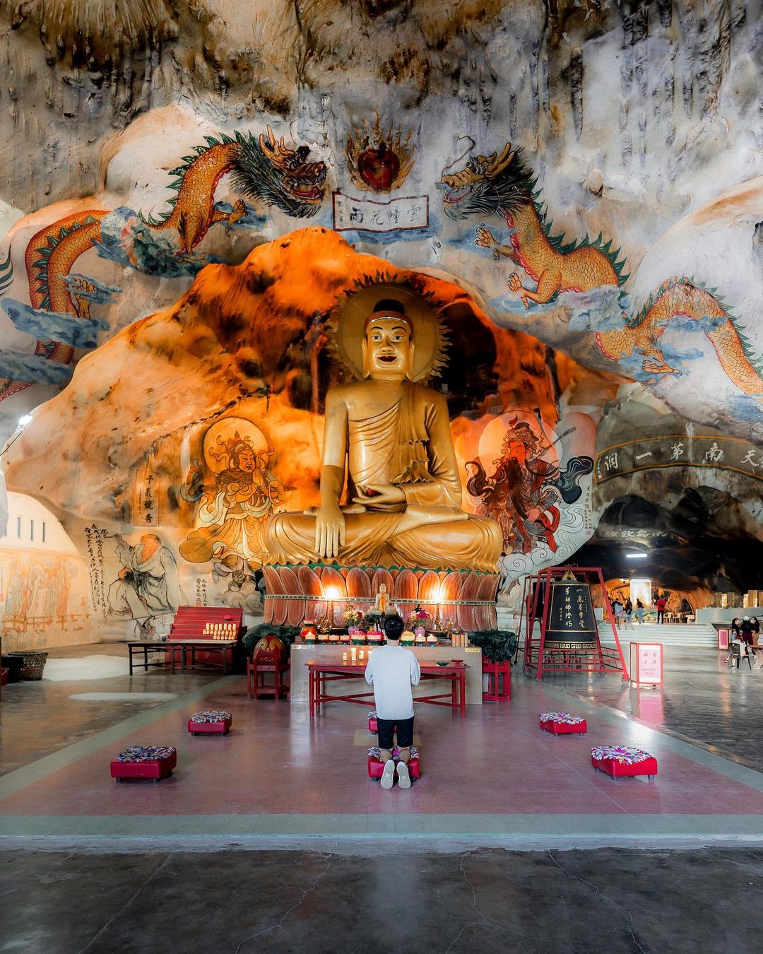 Chinese Temples in Malaysia - statue