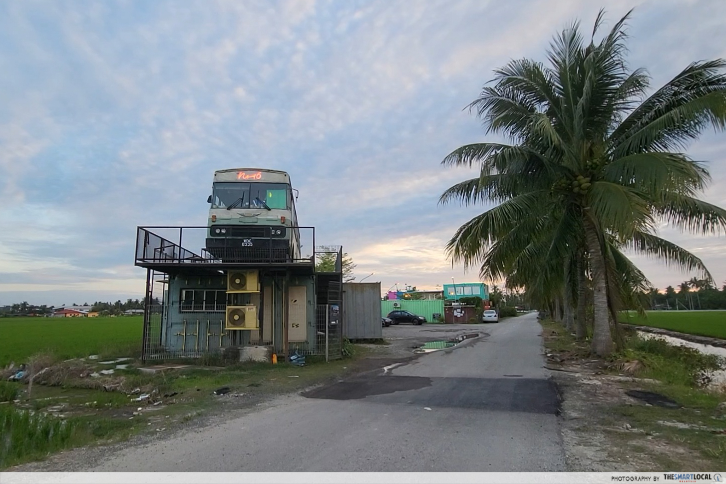 Sekinchan Selangor - bus cafe