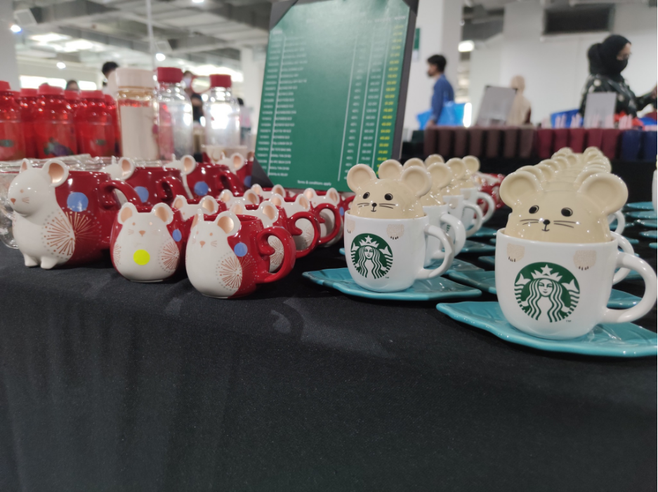 Starbucks Merchandise Warehouse Sales - mugs