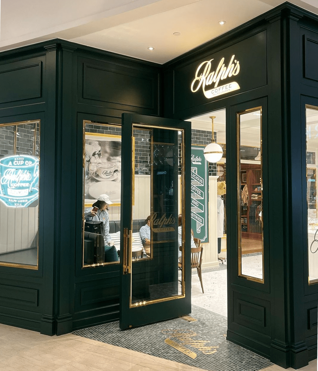 Ralphs Coffee in Pavilion KL - shopfront