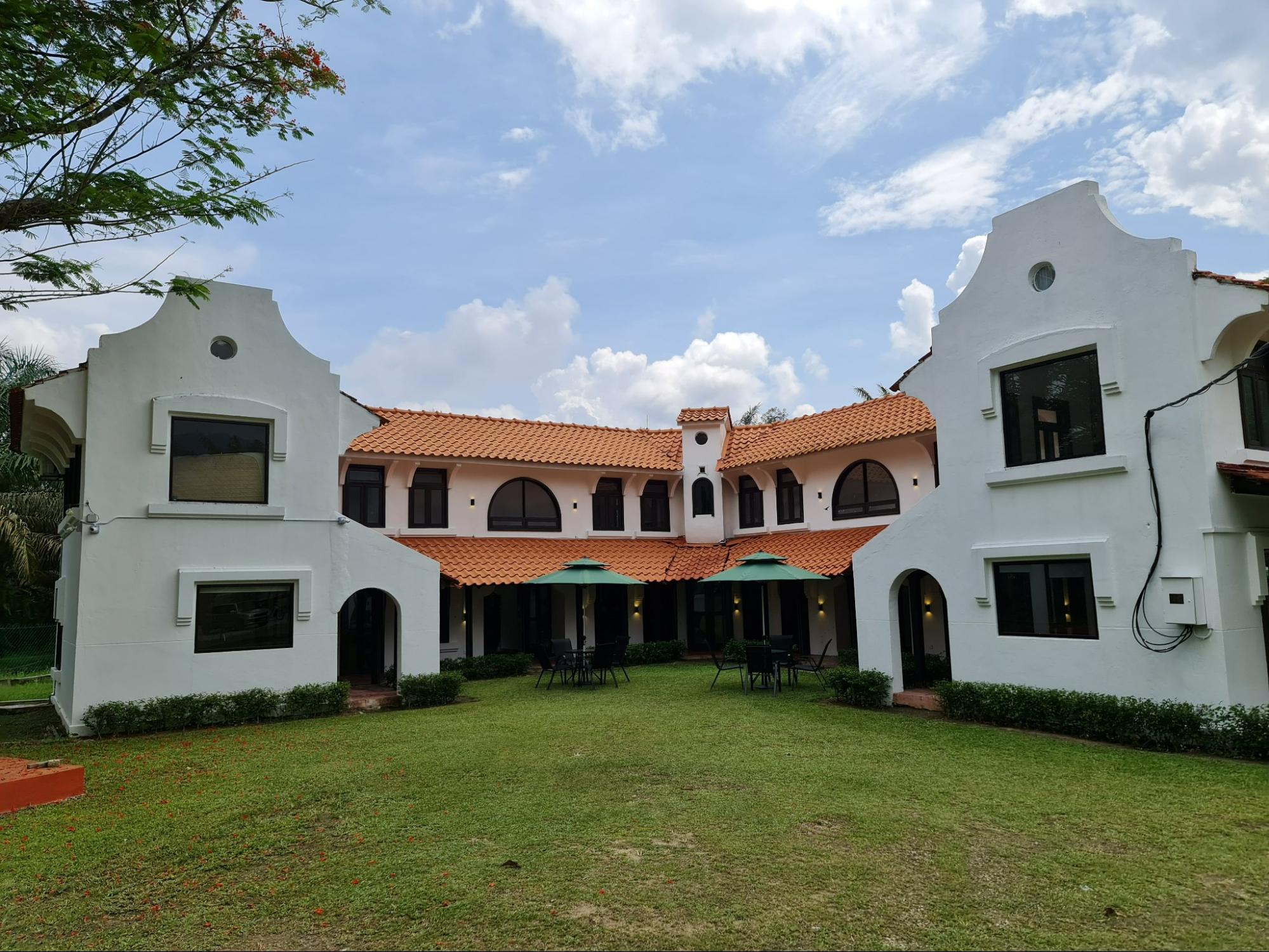 Holistay Forest Villa - entrance