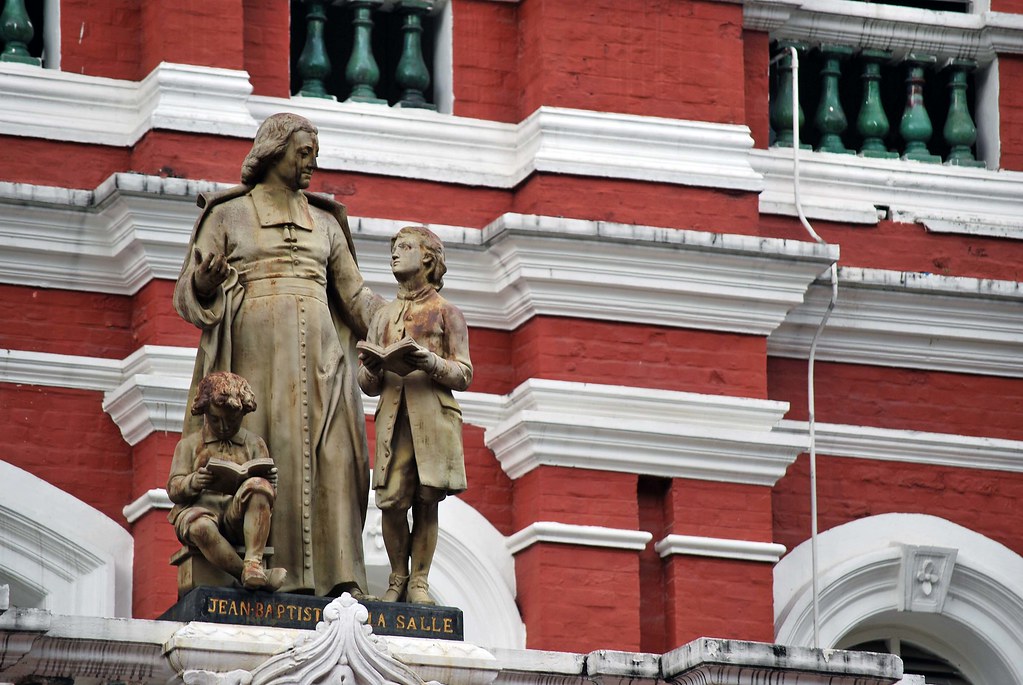 Schools Colonial Malaysia - statue