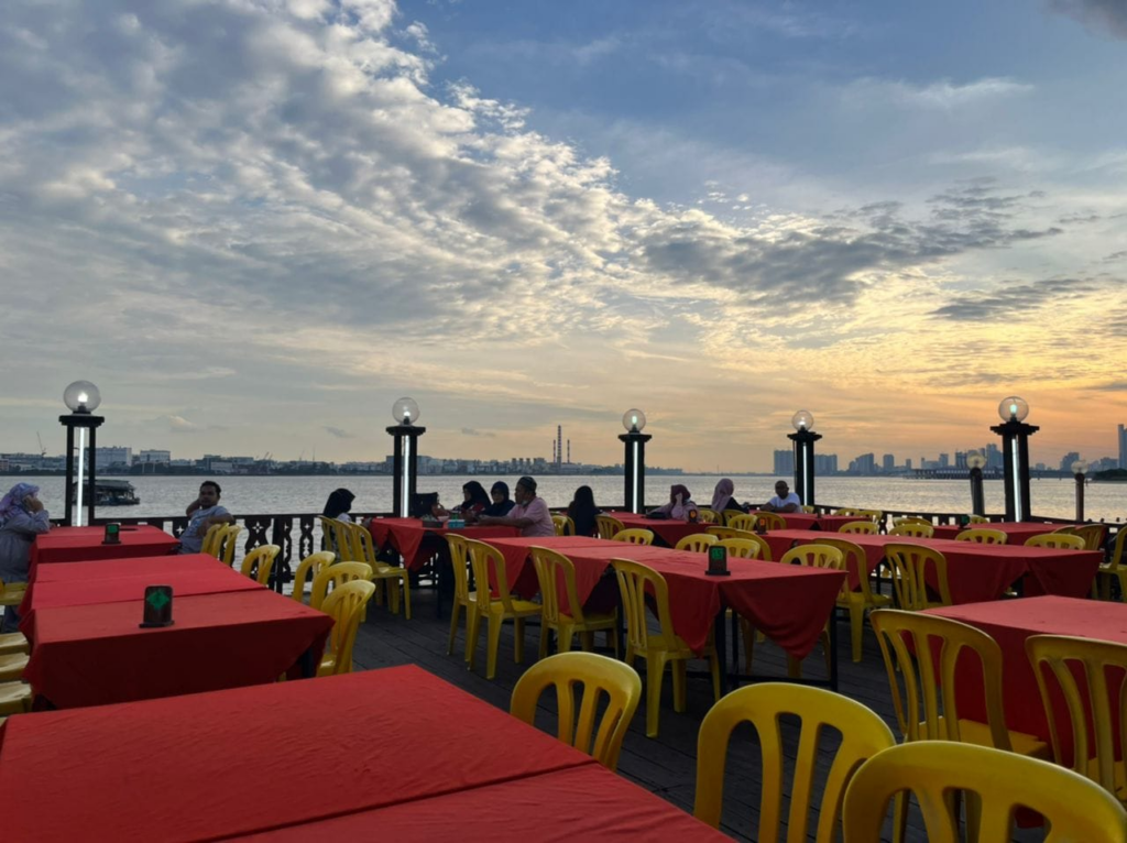 8 Seafood Restaurants In Johor Bahru To Feast On Crabs, Lobsters & Fish