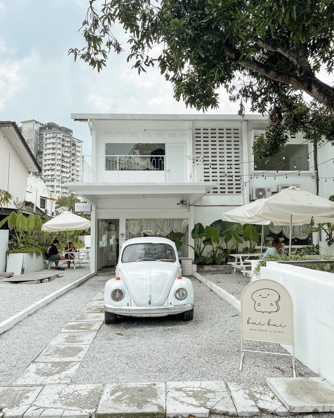 Minimalist white cafes in Kuala Lumpur - exterior