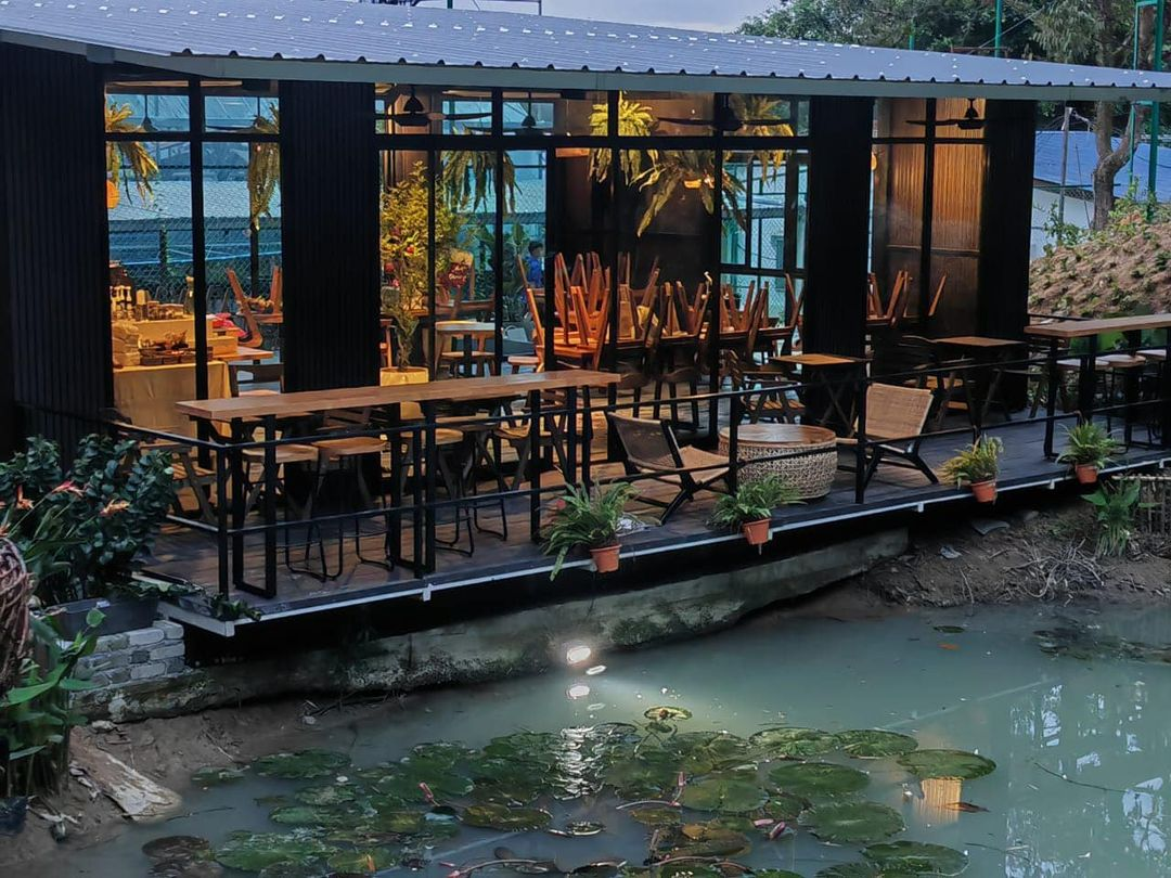 The Lake Cafe Penang Farm Cafe Where You Can Dine By A Duck Pond